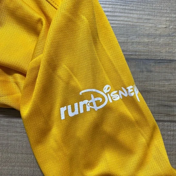 Run Disney Womens 2023 Half Marathon Encanto Mirabel Wine And Dine Shirt‎ Small - Picture 10 of 10